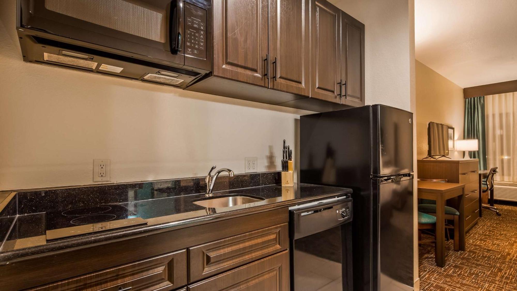 Queen Room with Two Queen Beds and Kitchenette - Non-Smoking